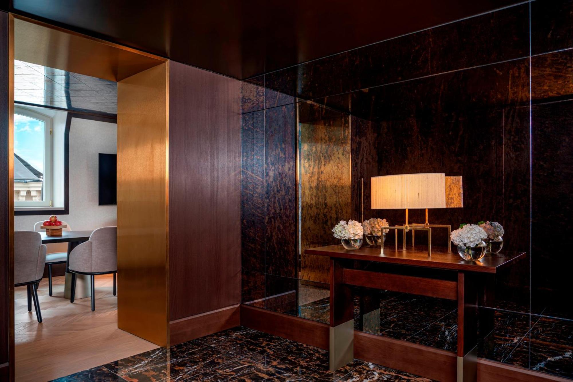 Отель Almanac Palais Вена Экстерьер фото The interior of a suite at the Mandarin Oriental, Munich