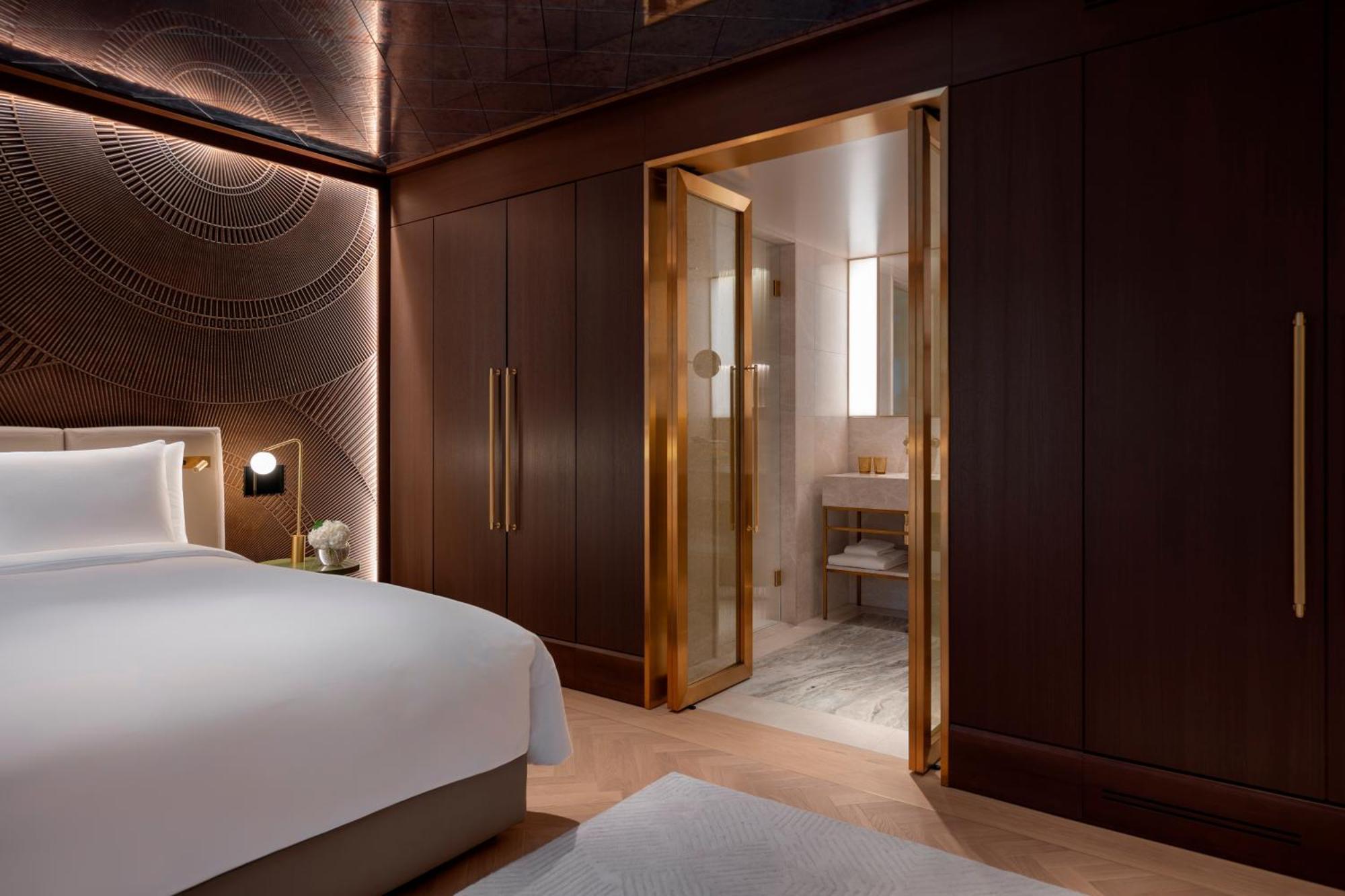 Отель Almanac Palais Вена Экстерьер фото A bedroom at The London Edition
