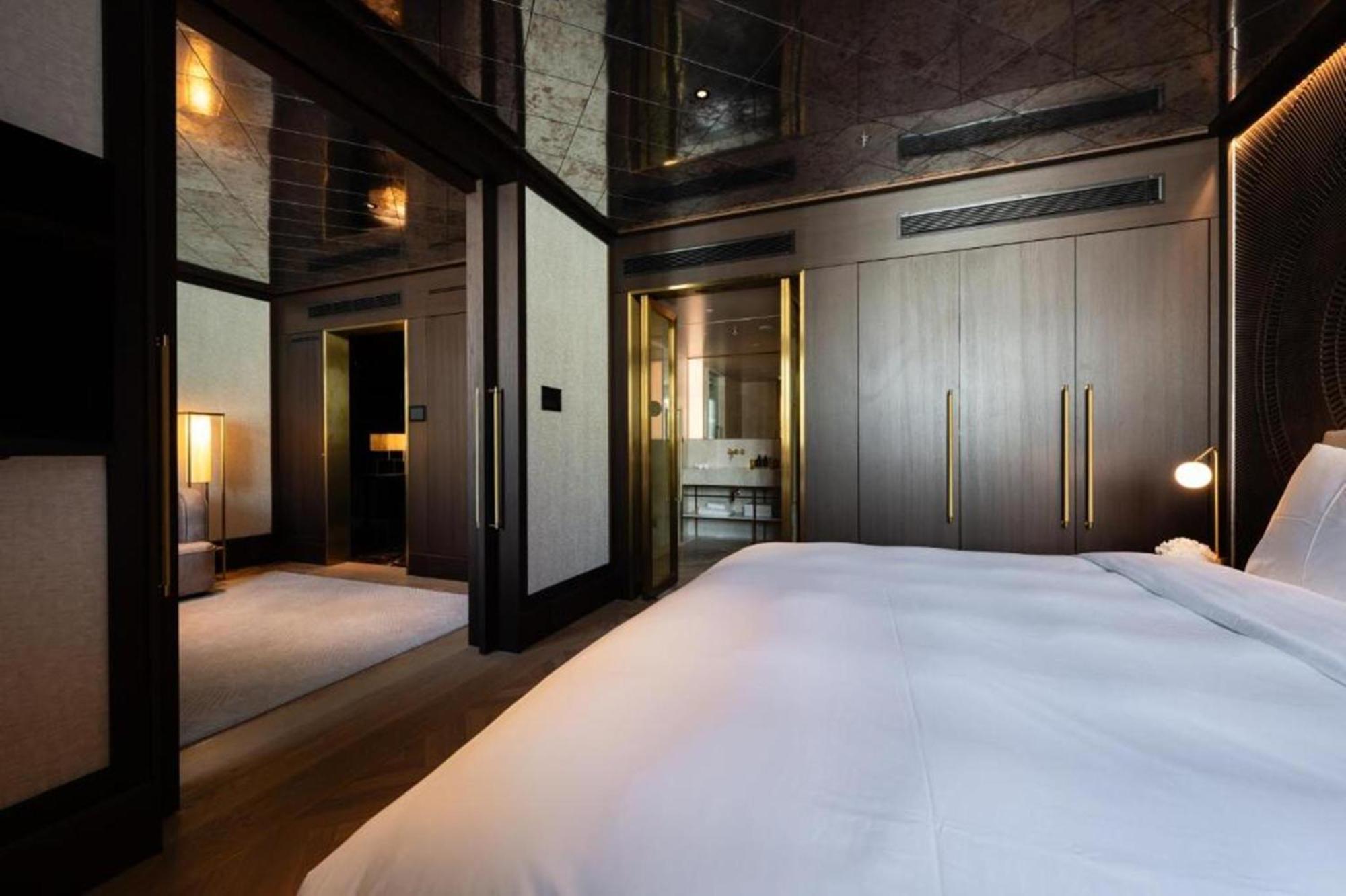 Отель Almanac Palais Вена Экстерьер фото A bedroom at the hotel