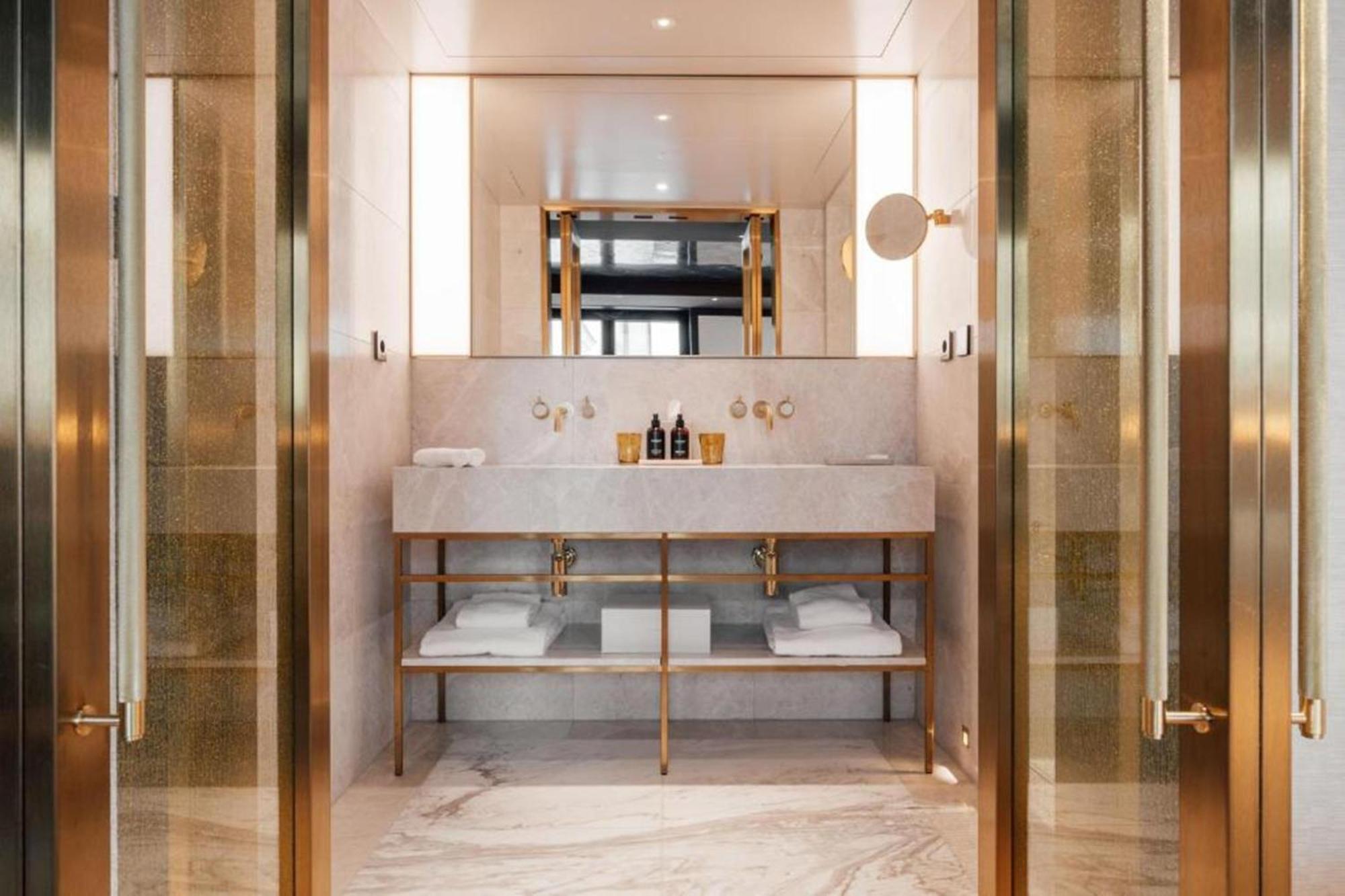 Отель Almanac Palais Вена Экстерьер фото Bathroom