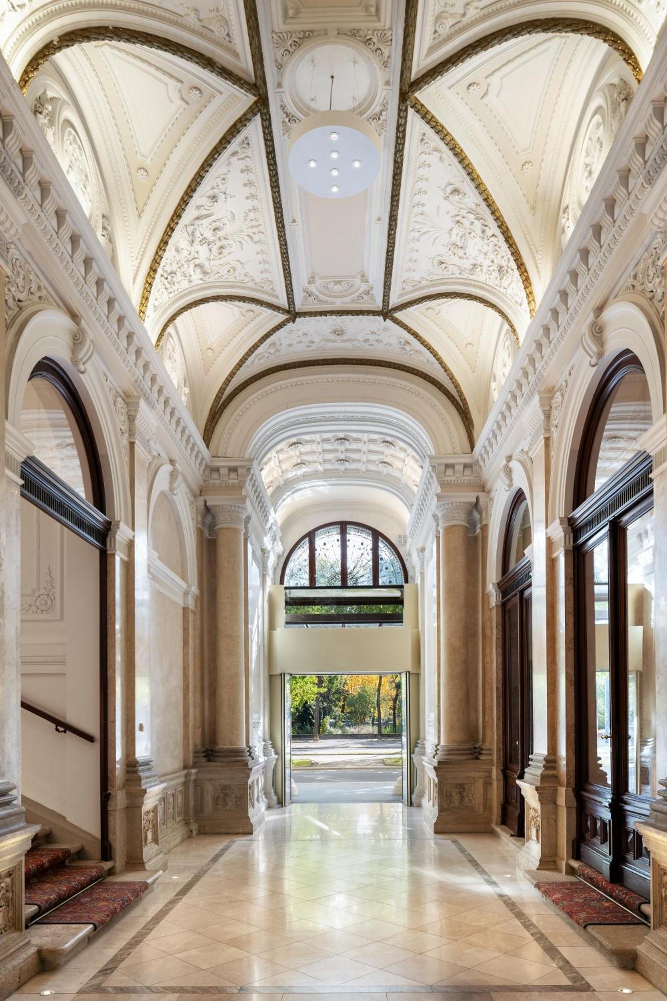 Отель Almanac Palais Вена Экстерьер фото The interior of the hotel