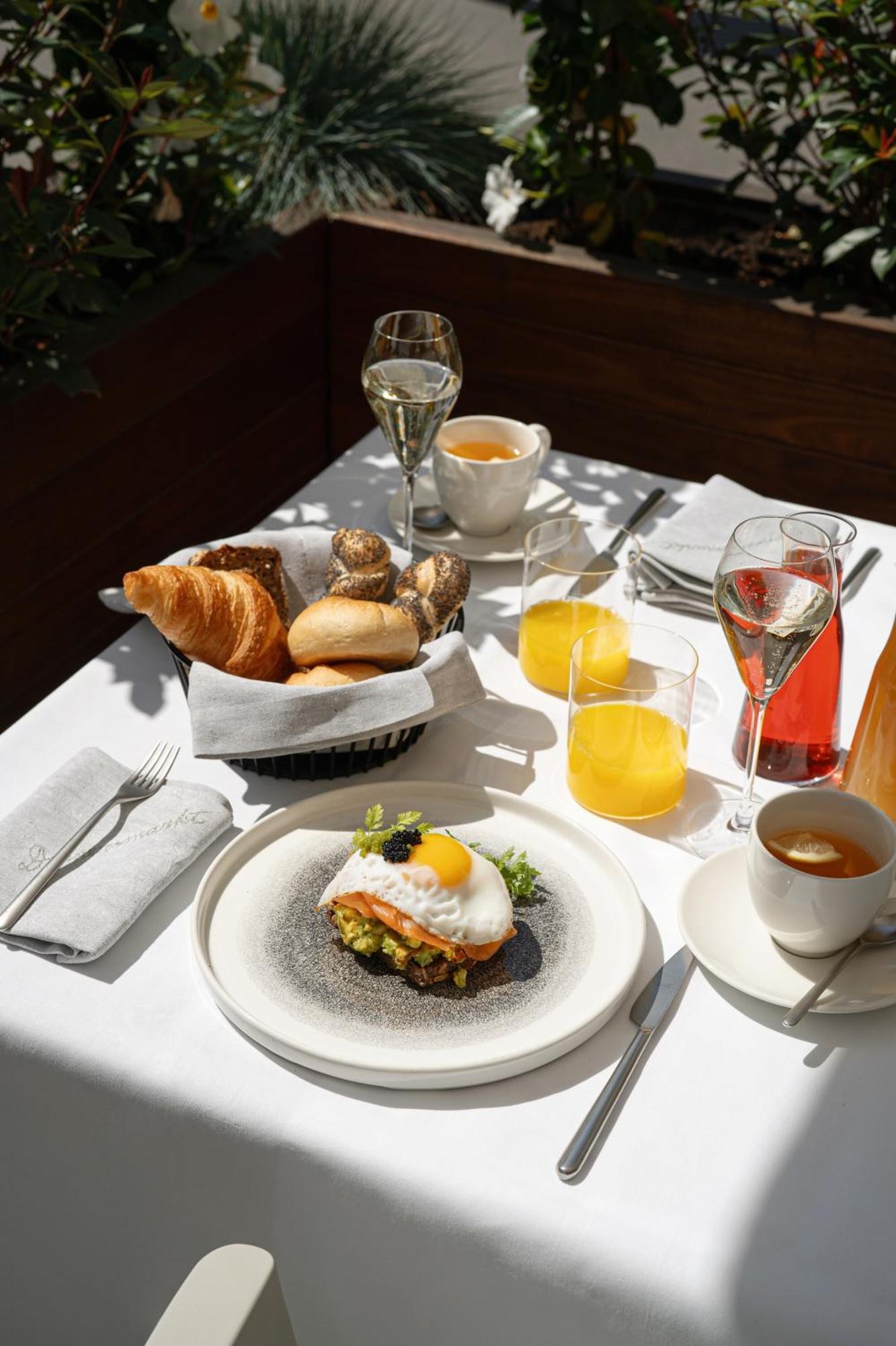 Отель Almanac Palais Вена Экстерьер фото A typical breakfast