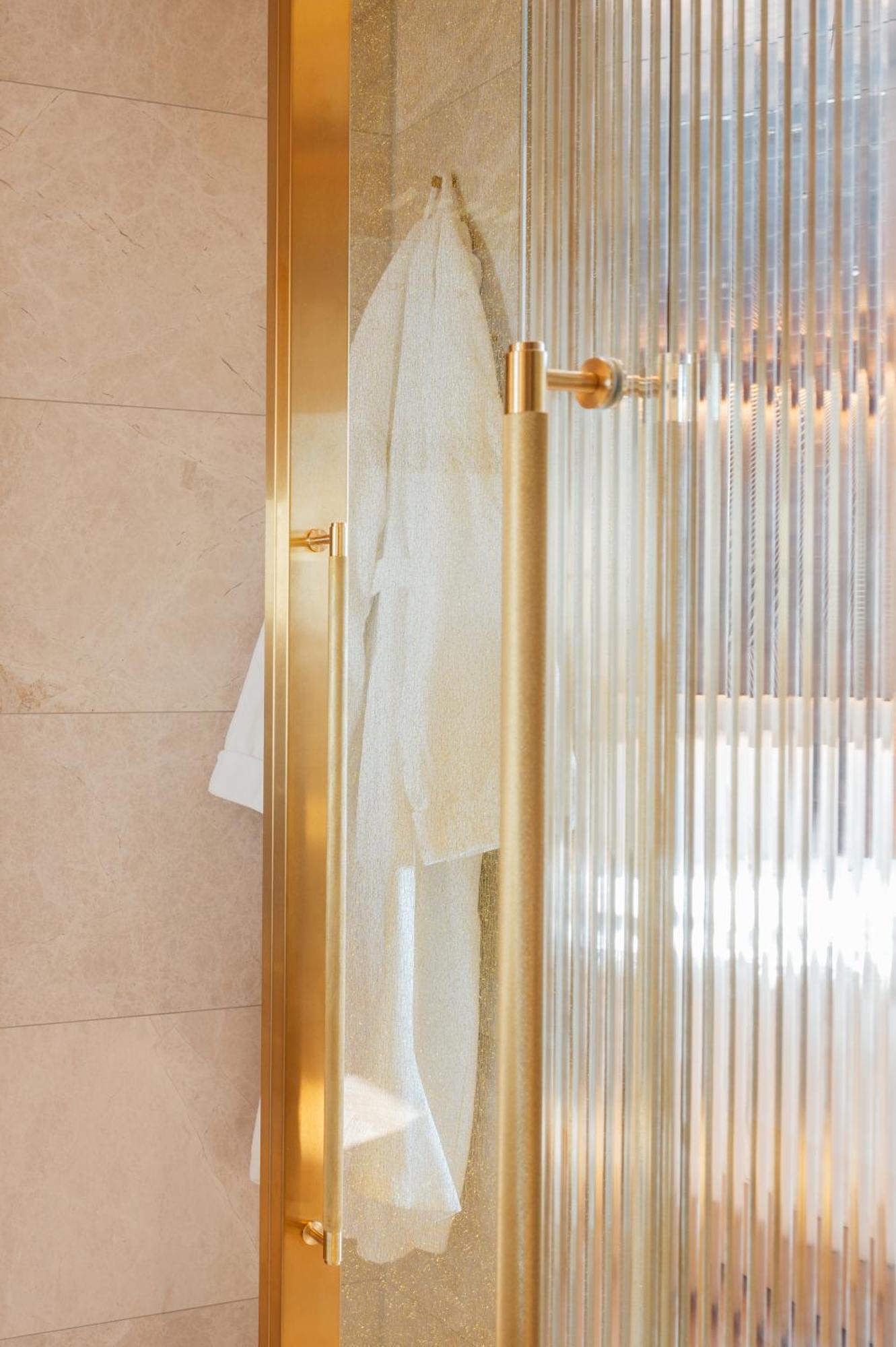 Отель Almanac Palais Вена Номер фото A shower door